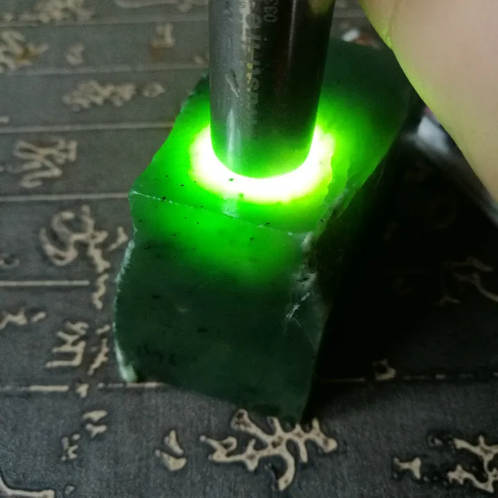 Natural Kunlun Jade Rough Nephrite Raw (352g, 5.9X4.5X4cm)